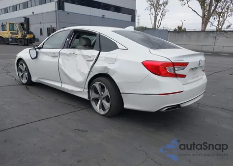 2018 Honda Accord Touring z USA, uszkodzony, nr VIN 1HGCV1F95JA108539